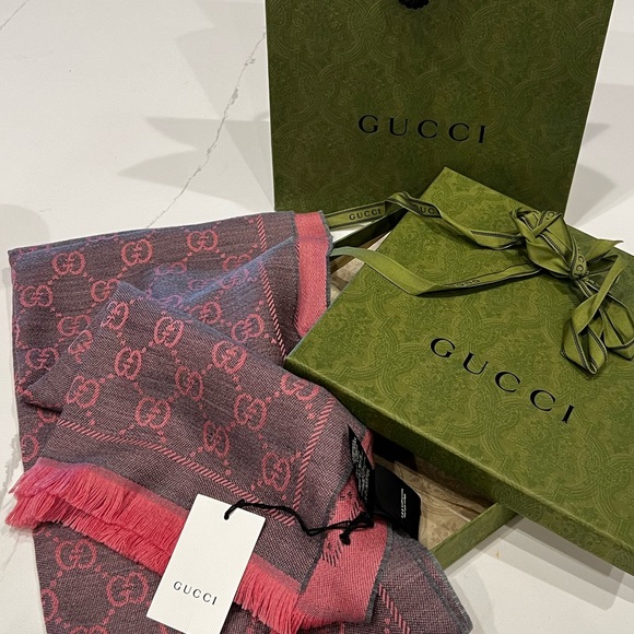 Authentic Gucci Scarf pick and grey - Picture 1 of 5